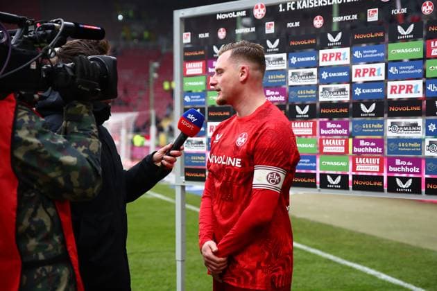 15 02 2025, xmohx, Fußball 2 Bundesliga, 1 FC Kaiserslautern Hannover 96 v l Marlon Ritter 1 FC Kaiserslautern bei SKY DFL DFB REGULATIONS PROHIBIT ANY USE OF PHOTOGRAPHS as IMAGE SEQUENCES and or QUASI VIDEO Kaiserslautern