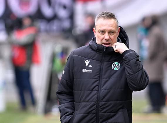 Football 2 Bundesliga Season 2024 25 1 FC Kaiserslautern 15 02 2025 Fritz Walter Stadion 1 FC Kaiserslautern fck Hannover 96 h 0 0 Coach Andre BREITENREITER Hannover 96 1 FC Kaiserslautern