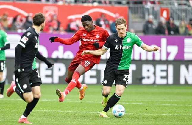 Football 2 Bundesliga Season 2024 25 1 FC Kaiserslautern 15 02 2025 Fritz Walter Stadion 1 FC Kaiserslautern fck Hannover 96 h 0 0 Faride ALIDOU 1 FC Kaiserslautern , li, Marcel HALSTENBERG Hannover 96 1 FC Kaiserslautern