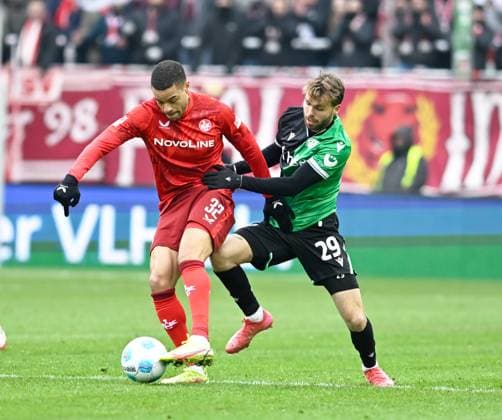 Football 2 Bundesliga Season 2024 25 1 FC Kaiserslautern 15 02 2025 Fritz Walter Stadion 1 FC Kaiserslautern fck Hannover 96 h 0 0 Jan GYAMERAH 1 FC Kaiserslautern , li Kolja OUDENNE Hannover 96 1 FC Kaiserslautern