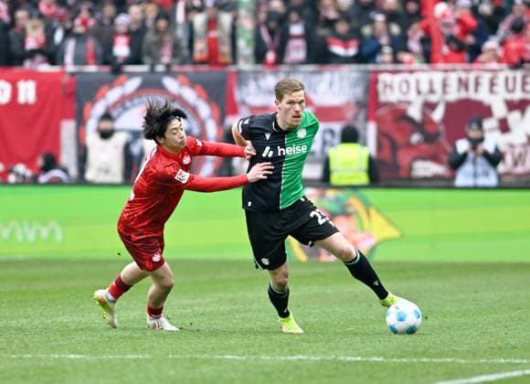 Football 2 Bundesliga Season 2024 25 1 FC Kaiserslautern 15 02 2025 Fritz Walter Stadion 1 FC Kaiserslautern fck Hannover 96 h 0 0 Daisuke YOKOTA 1 FC Kaiserslautern , li Marcel HALSTENBERG Hannover 96 1 FC Kaiserslautern