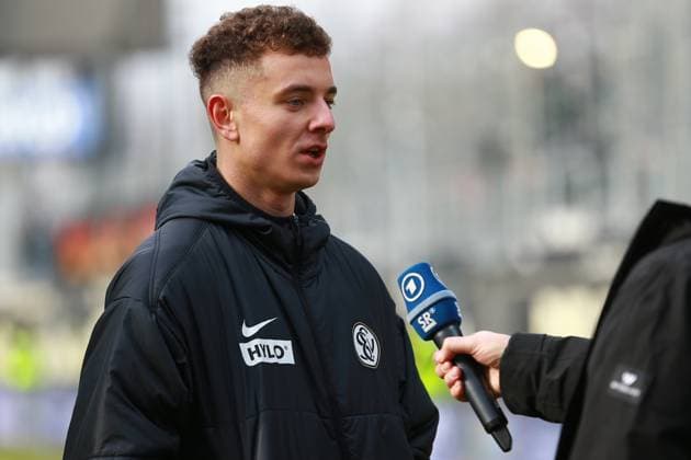 15 02 2025, xrekx, Soccer 2 Bundesliga, SV Elversberg SpVgg Greuther Fuerth v l Fisnik Asllani SV 07 Elversberg in an interview after the match DFL DFB REGULATIONS PROHIBIT ANY USE OF PHOTOGRAPHS as IMAGE SEQUENCES and or QUASI VIDEO Elversberg