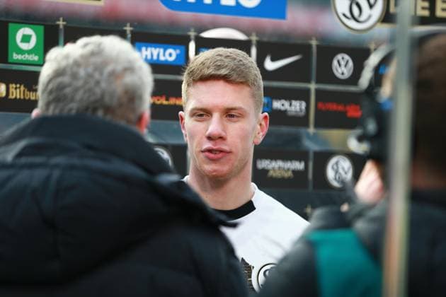 15 02 2025, xrekx, Soccer 2 Bundesliga, SV Elversberg SpVgg Greuther Fuerth v l Elias Baum SV 07 Elversberg in an interview after the match DFL DFB REGULATIONS PROHIBIT ANY USE OF PHOTOGRAPHS as IMAGE SEQUENCES and or QUASI VIDEO Elversberg