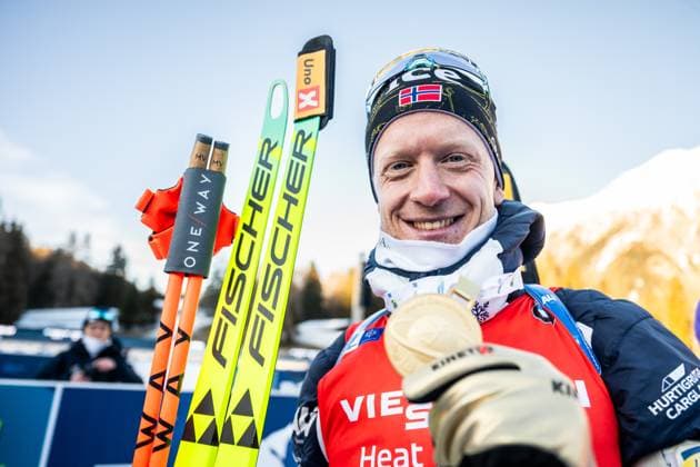 Bilder des Jahres 2025, Sport 02 Februar Sport Themen der Woche KW07 Sport Bilder des Tages 250215 Johannes Thingnes Bo of Norway poses with his gold medal, this was his 21st World Championship, WM, Weltmeisterschaft gold medal, making him the male athlete with the most World Championship golds after the men s 10 km sprint during the IBU Biathlon World Championships on February 15, 2025 in Lenzerheide. Photo: Petter Arvidson BILDBYRAN kod PA PA0975 bbeng skidskytte biathlon skiskyting skidskytte-vm vm ibu world championships biathlon world championships sprint jubel *** 250215 Johannes Thingnes Bo of Norway poses with his gold medal, this was his 21st World Championship gold medal, making him the male athlete with the most World Championship golds after the men s 10 km sprint during the IBU Biathlon World Championships on February 15, 2025 in Lenzerheide Photo Petter Arvidson BILDBYRAN kod PA PA0975 bbeng biathlon biathlon biathlon biathlon world championships ibu world championships biathlon world championships sprint jubilation  Copyright: PETTERxARVIDSON BB250215PA158