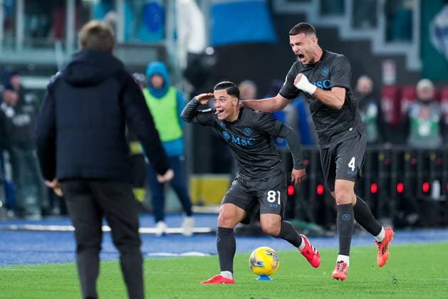 Sport Themen der Woche KW07 Sport Bilder des Tages SS Lazio v SSC Napoli - Serie A Enilive Giacomo Raspadori of SSC Napoli celebrates after scoring first goal during the Serie A Enilive match between SS Lazio and SSC Napoli at Stadio Olimpico on February 15, 2025 in Rome, Italy. Rome Stadio Olimpico Rome Italy Copyright: xGiuseppexMaffiax SerieA_Lazio-Napoli_150225_BRU3157