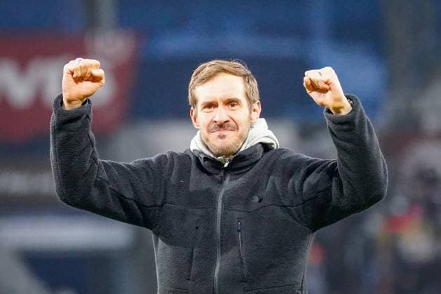 Germany Soccer Bundesliga 2024 2025, 22 Matchday FC St Pauli vs SC Freiburg Millerntor Stadion Hamburg St Pauli Julian Schuster SC Freiburg, Coach cheers Copyright: xJOERANxSTEINSIEKx