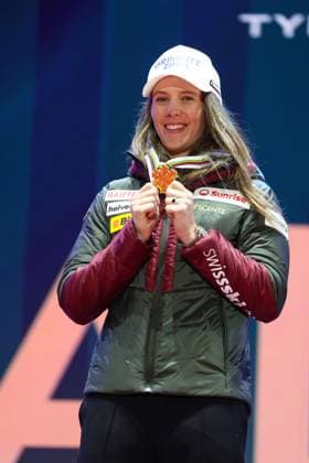 ALPINE SKIING - FIS Ski WC Saalbach 2025 SAALBACH,AUSTRIA,15.FEB.25 - ALPINE SKIING - FIS Alpine World Ski Championships Saalbach 2025, slalom, ladies, medal plaza, award ceremony. Image shows the rejoicing of Camille Rast (SUI). Keywords: medal.  GEPAxpictures xHaraldxSteiner
