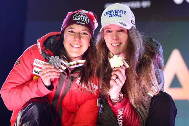 ALPINE SKIING - FIS Ski WC Saalbach 2025 SAALBACH,AUSTRIA,15.FEB.25 - ALPINE SKIING - FIS Alpine World Ski Championships Saalbach 2025, slalom, ladies, medal plaza, award ceremony. Image shows the rejoicing of Wendy Holdener (SUI) and Camille Rast (SUI). Keywords: medal.  GEPAxpictures xHaraldxSteiner