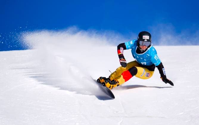 Sport Themen der Woche KW07 Sport Bilder des Tages February 15, 2025, Saint-Come, Quebec, Canada: German Ramona Theresia Hofmeister races in qualification round of the women s parallel slalom FIS Snowboard Alpine World Cup at Val Saint-Come in Saint-Come, Que., on Saturday, Feb. 15, 2025. Canada News - February 15, 2025  - ZUMAc35_ 20250215_zaf_c35_027 Copyright: xSeanxKilpatrickx