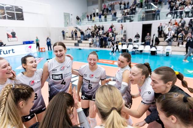 1 Volleyball Bundesliga Women Schwarz Weiss Erfurt vs VC Wiesbaden Erfurt 15 02 2025 Cheers, Schwarz Weiss Erfurt 1 Volleyball Bundesliga Women Schwarz Weiss Erfurt vs VC Wiesbaden Riethsporthalle Erfurt 15 02 2025 Copyright: xBEAUTIFULxSPORTS Duehringx