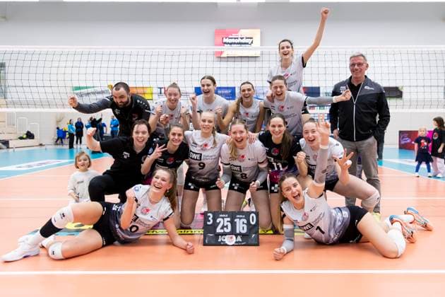 1 Volleyball Bundesliga Women Schwarz Weiss Erfurt vs VC Wiesbaden Erfurt 15 02 2025 Winner photo Schwarz Weiss Erfurt 1 Volleyball Bundesliga Women Schwarz Weiss Erfurt vs VC Wiesbaden Riethsporthalle Erfurt 15 02 2025 Copyright: xBEAUTIFULxSPORTS Duehringx
