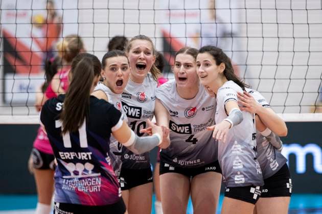 1 Volleyball Bundesliga Women Schwarz Weiss Erfurt vs VC Wiesbaden Erfurt 15 02 2025 Cheers, Schwarz Weiss Erfurt 1 Volleyball Bundesliga Women Schwarz Weiss Erfurt vs VC Wiesbaden Riethsporthalle Erfurt 15 02 2025 Copyright: xBEAUTIFULxSPORTS Duehringx
