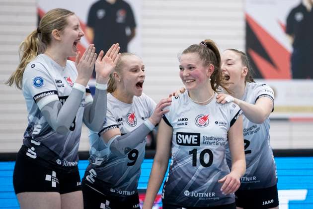 1 Volleyball Bundesliga Women Schwarz Weiss Erfurt vs VC Wiesbaden Erfurt 15 02 2025 from left, Lea Feistritzer 8 Schwarz Weiss Erfurt , Antonia Greskamp 9 Schwarz Weiss Erfurt , Pia Mohr 10 Schwarz Weiss Erfurt and Tabea Éliane Dreiack 12 Schwarz Weiss Erfurt 1 Volleyball Bundesliga Women Schwarz Weiss Erfurt vs VC Wiesbaden Riethsporthalle Erfurt 15 02 2025 Copyright: xBEAUTIFULxSPORTS Duehringx