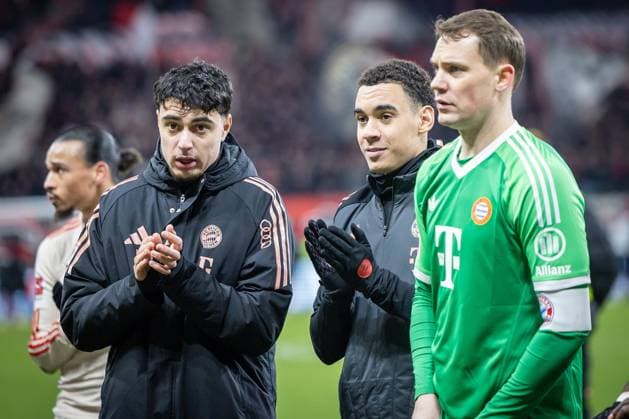 1 Soccer Bundesliga Bayer 04 Leverkusen FC Bayern Munich, 15 02 2025 Goalkeeper Manuel Neuer FC Bayern Munich, 1 and Jamal Musiala FC Bayern Munich, 42 thank the fans after the match Leverkusen, 15 02 2025 Bayer 04 Leverkusen FC Bayern Munich 22 Matchday of 1 Soccer Bundesliga , Bayer 04 Leverkusen FC Bayern Munich at the BayArena in Leverkusen DFL REGULATIONS PROHIBIT ANY USE OF PHOTOGRAPHS AS IMAGE SEQUENCES AND OR QUASI VIDEO Copyright: xBEAUTIFULxSPORTS LeahxKohringx