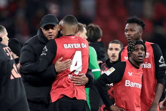 Head coach Vincent Kompany FC Bayern Munich and Jonathan Tah Bayer 04 Leverkusen at the match of the BL season 2024 25 Bayer 04 Leverkusen FC Bayern Munich Copyright Thomas Pakusch Copyright: Thomas Pakusch