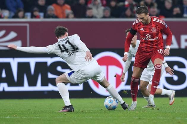 Soccer 2 Bundesliga 22 Matchday Fortuna Düsseldorf Hertha BSC Berlin on 15 02 2025 at Merkur Spiel Arena in Düsseldorf Pascal Klemens Berlin , left Jona Niemiec Düsseldorf , right DFL regulations prohibit any use of photographs as image sequences and or quasi video xRx