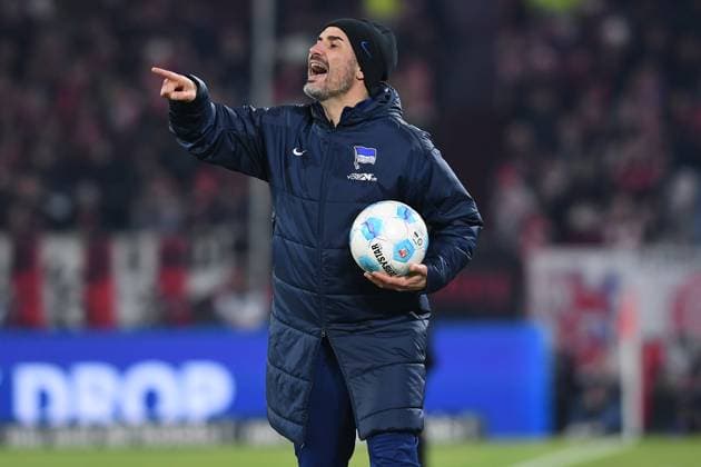 Soccer 2 Bundesliga 22 Matchday Fortuna Düsseldorf Hertha BSC Berlin on 15 02 2025 at Merkur Spiel Arena in Düsseldorf Cristian Fiel Coach Head Coach Berlin DFL regulations prohibit any use of photographs as image sequences and or quasi video xRx
