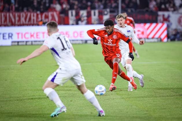 2 Soccer Bundesliga, Fortuna Düsseldorf vs Hertha BSC Berlin, 15 02 2025 Moritz Broni Kwarteng Fortuna Düsseldorf 11 gibt Gas DFL REGULATIONS PROHIBIT ANY USE OF PHOTOGRAPHS AS IMAGE SEQUENCES AND OR Q UASI VIDEO 2 Soccer Bundesliga, Fortuna Düsseldorf vs Hertha BSC Berlin, 15 02 2025 Copyright: xBEAUTIFULxSPORTS Derixx