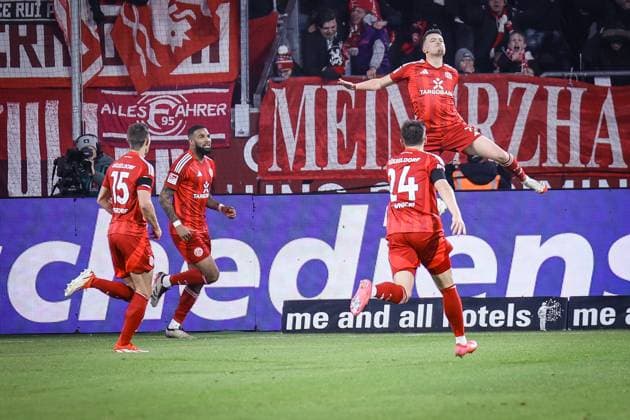 2 Soccer Bundesliga, Fortuna Düsseldorf vs Hertha BSC Berlin, 15 02 2025 Cheers after Dzenan Pejcinovics brace Fortuna Düsseldorf 7 DFL REGULATES PROHIBIT ANY USE OF PHOTOGRAPHS AS IMAGE SEQUENCES AND OR Q UASI VIDEO 2 Soccer Bundesliga, Fortuna Düsseldorf vs Hertha BSC Berlin, 15 02 2025 Copyright: xBEAUTIFULxSPORTS Derixx