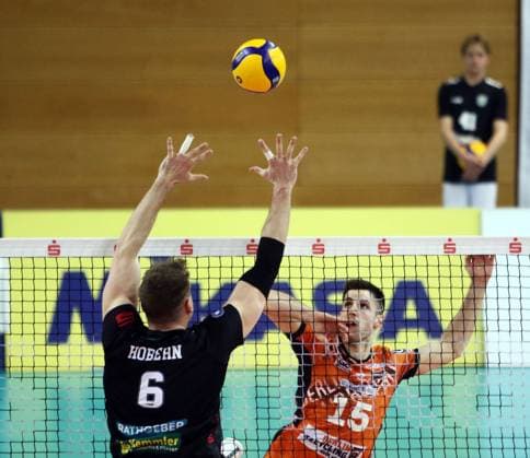 from left Georg HOBERN Haching , Moritz REICHERT Berlin , He Volleyball Bundesliga 2024 25, TSV Haching Muenchen vs Berlin Recyclin Volleys, Geothermie Arena, Unterhaching, 15 02 25 Copyright: WolfgangxFehrmann