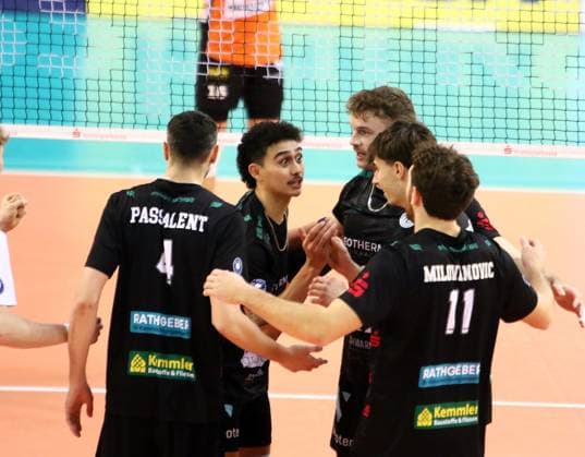 Haching delighted to win a point, He Volleyball Bundesliga 2024 25, TSV Haching Muenchen vs Berlin Recyclin Volleys, Geothermie Arena, Unterhaching, 15 02 25 Copyright: WolfgangxFehrmann