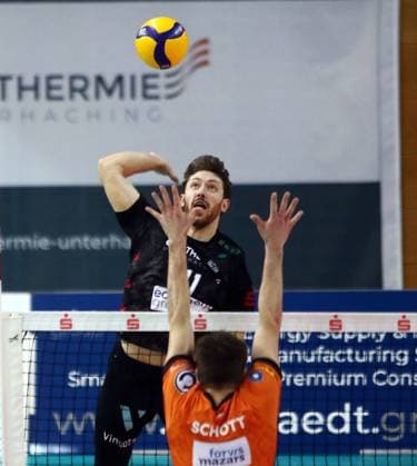 from left Marco MILOVANOVIC Haching , Ruben SCHOTT Berlin , He Volleyball Bundesliga 2024 25, TSV Haching Muenchen vs Berlin Recyclin Volleys, Geothermie Arena, Unterhaching, 15 02 25 Copyright: WolfgangxFehrmann