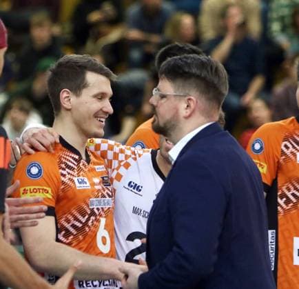 from left Johannes TILLE Berlin ,coach Markus Steuerwald Berlin , He Volleyball Bundesliga 2024 25, TSV Haching Muenchen vs Berlin Recyclin Volleys, Geothermie Arena, Unterhaching, 15 02 25 Copyright: WolfgangxFehrmann
