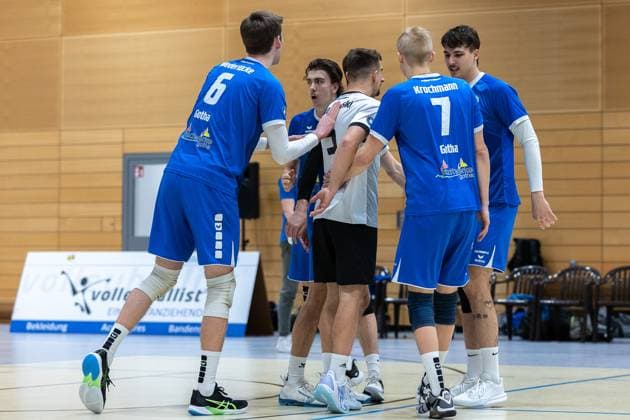 Team, squad, cheers, jubilation, positive emotions, positive emotion, SV Schwaig Volleyball Blue Volleys Gotha, Volleyball, 2 Bundesliga Sued, , 15 02 2025 SV Schwaig Volleyball Blue Volleys Gotha, Volleyball, 2 Bundesliga Sued, , 15 02 2025 Schwaig Copyright: xEibner-Pressefoto G.xSantemizx EP_GSZ