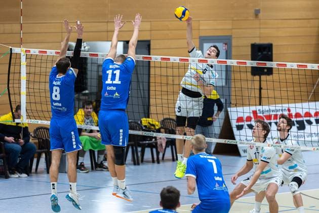 Dominik Duchac Blue Volleys Gotha, 08 , Tim Wagner Blue Volleys Gotha, 11 , Yannick Bibelriether SV Schwaig, 05 , SV Schwaig Volleyball Blue Volleys Gotha, Volleyball, 2 Bundesliga Sued, , 15 02 2025 SV Schwaig Volleyball Blue Volleys Gotha, Volleyball, 2 Bundesliga Sued, , 15 02 2025 Schwaig Copyright: xEibner-Pressefoto G.xSantemizx EP_GSZ