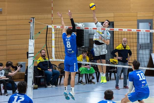 Dominik Duchac Blue Volleys Gotha, 08 , Yannick Bibelriether SV Schwaig, 05 , SV Schwaig Volleyball Blue Volleys Gotha, Volleyball, 2 Bundesliga Sued, , 15 02 2025 SV Schwaig Volleyball Blue Volleys Gotha, Volleyball, 2 Bundesliga Sued, , 15 02 2025 Schwaig Copyright: xEibner-Pressefoto G.xSantemizx EP_GSZ
