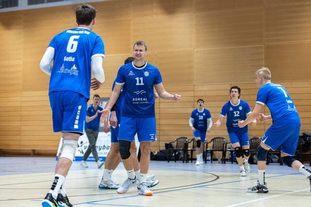Erik Niederluecke Blue Volleys Gotha, 06 , Tim Wagner Blue Volleys Gotha, 11 , Hannes Krochmann Blue Volleys Gotha, 07 , cheers, jubilation, positive emotions, positive emotion, SV Schwaig Volleyball Blue Volleys Gotha, Volleyball, 2 Bundesliga Sued, , 15 02 2025 SV Schwaig Volleyball Blue Volleys Gotha, Volleyball, 2 Bundesliga Sued, , 15 02 2025 Schwaig Copyright: xEibner-Pressefoto G.xSantemizx EP_GSZ