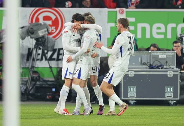 15 02 2025, xdcx, Fußball 2 Bundesliga, Fortuna Düsseldorf Hertha BSC Berlin, v l , Torjubel zum 0 1 durch Fabian Reese Hertha BSC Berlin , Goal celebration, celebrate the goal DFL DFB REGULATIONS PROHIBIT ANY USE OF PHOTOGRAPHS AS IMAGE SEQUENCES AND OR QUASI VIDEO Copyright: HMBxMedia Claus