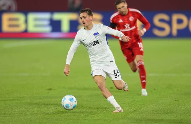 15 02 2025, xdcx, Soccer 2 Bundesliga, Fortuna Düsseldorf Hertha BSC Berlin, v l , Michal Karbownik Hertha BSC Berlin DFL DFB REGULATIONS PROHIBIT ANY USE OF PHOTOGRAPHS AS IMAGE SEQUENCES AND OR QUASI VIDEO Copyright: HMBxMedia Claus