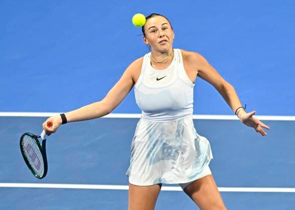 QATAR TOTALENERGIES OPEN - FINAL Amanda Anisimova of the United States competes in her final match against Jelena Ostapenko of Latvia during the WTA, Tennis Damen Qatar TotalEnergies Open 2025 tennis tournament at the Khalifa International Tennis Complex in Doha, Qatar, on February 15, 2025. DOHA Qatar Copyright: xx