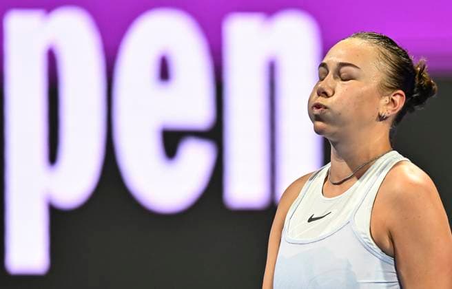 QATAR TOTALENERGIES OPEN - FINAL Amanda Anisimova of the United States competes in her final match against Jelena Ostapenko of Latvia during the WTA, Tennis Damen Qatar TotalEnergies Open 2025 tennis tournament at the Khalifa International Tennis Complex in Doha, Qatar, on February 15, 2025. DOHA Qatar Copyright: xx