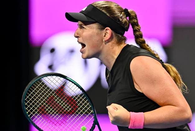 QATAR TOTALENERGIES OPEN - FINAL Jelena Ostapenko of Latvia competes in her final match against Amanda Anisimova of the United States during the WTA, Tennis Damen Qatar TotalEnergies Open 2025 tennis tournament at the Khalifa International Tennis Complex in Doha, Qatar, on February 15, 2025. DOHA Qatar Copyright: xx