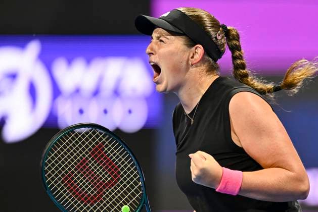 QATAR TOTALENERGIES OPEN - FINAL Jelena Ostapenko of Latvia competes in her final match against Amanda Anisimova of the United States during the WTA, Tennis Damen Qatar TotalEnergies Open 2025 tennis tournament at the Khalifa International Tennis Complex in Doha, Qatar, on February 15, 2025. DOHA Qatar Copyright: xx