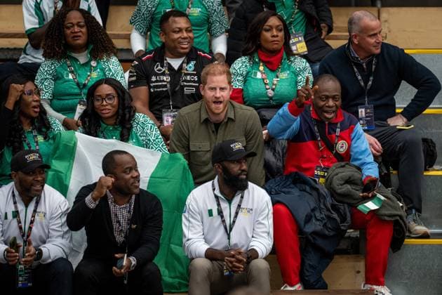 Sport Themen der Woche KW07 Invictus Games in Vancouver, Prinz Harry Sport Bilder des Tages February 15, 2025, Vancouver, Bc, CANADA: Prince Harry, the Duke of Sussex, cheers with friends and family of Team Nigeria while watching Sitting Volleyball at the 2025 Invictus Games, in Vancouver, on Saturday, February 15, 2025. Canada News - February 15, 2025  - ZUMAc35_ 20250215_zaf_c35_121 Copyright: xEthanxCairnsx