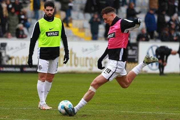 15 02 2025, xrekx, Soccer 2 Bundesliga, SV Elversberg SpVgg Greuther Fuerth v l Fisnik Asllani SV 07 Elversberg Warmup warm up warm up before the match DFL DFB REGULATIONS PROHIBIT ANY USE OF PHOTOGRAPHS as IMAGE SEQUENCES and or QUASI VIDEO Elversberg
