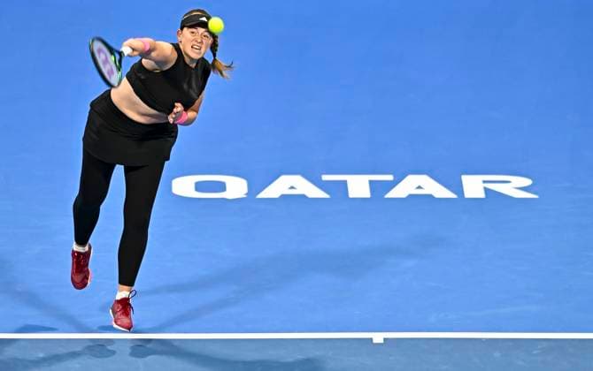 QATAR TOTALENERGIES OPEN - FINAL Jelena Ostapenko of Latvia competes in her final match against Amanda Anisimova of the United States during the WTA, Tennis Damen Qatar TotalEnergies Open 2025 tennis tournament at the Khalifa International Tennis Complex in Doha, Qatar, on February 15, 2025. DOHA Qatar Copyright: xNoushadxThekkayilx