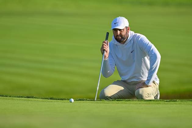 February 15, 2025: Scottie Scheffler lines up a putt on the 18th hole during the third round of the Genesis Invitational on Torrey Pines South Course in San Diego, California. CSM San Diego USA - ZUMAc04_ 20250215_zma_c04_286 Copyright: xJustinxFinex