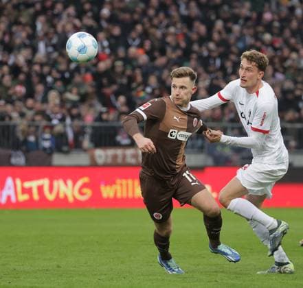 Johannes Eggestein FC St Pauli , Patrick Osterhage SC Freiburg Football, 1 BL, Season 2024 2025, Men, FC St Pauli vs SC Freiburg, 0 1 DFL REGULATIONS PROHIBIT ANY USE OF PHOTOGRAPHS AS IMAGE SEQUENCES AND OR QUASI VIDEO