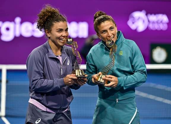 (250216) -- DOHA, Feb. 16, 2025 -- Winners Sara Errani(R) Jasmine Paolini pose for photos after the awarding ceremony of the women s doubles final match between Sara Errani Jasmine Paolini of Italy and Jiang Xinyu (China) Wu Fang-Hsien(Chinese Taipei) at the WTA, Tennis Damen Qatar Open tennis tournament in Doha, Qatar, on Feb. 15, 2025. (Photo by Xinhua) (SP)QATAR-DOHA-WTA QATAR OPEN 2025-WOMEN S DOUBLES FINAL Nikku 