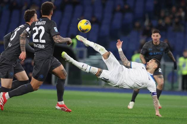 Bilder des Jahres 2025, Sport 02 Februar Sport Themen der Woche KW07 Sport Bilder des Tages February 15, 2025, Rome, Italy: Mattia Zaccagni of Lazio overhead kick during Italian football championship Serie A Enilive 2024-2025 match SS Lazio vs SSC Napoli at Olympic stadium in Rome. Final match result 2-2 Rome Italy - ZUMAs197 20250215_aaa_s197_235 Copyright: xMarcoxIacobuccix