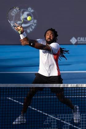 DELRAY BEACH, FL - FEBRUARY 15: Evan King (USA) during his semifinal doubles match of the Delray Beach Open on February 15, 2025, at the Delray Beach Tennis Center in Delray Beach, FL. (Photo by Andrew Patron Icon Sportswire) TENNIS: FEB 15 Delray Beach Open EDITORIAL USE ONLY Icon2502150408