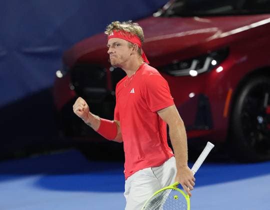 DELRAY BEACH, FL - FEBRUARY 15: Alejandro Davidovich Fokina (ESP) during his semifinal match of the Delray Beach Open on February 15, 2025, at the Delray Beach Tennis Center in Delray Beach, FL. (Photo by Andrew Patron Icon Sportswire) TENNIS: FEB 15 Delray Beach Open EDITORIAL USE ONLY Icon2502150439