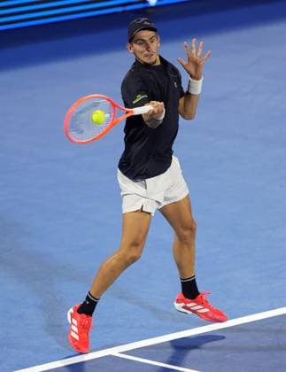 DELRAY BEACH, FL - FEBRUARY 15: Matteo Arnaldi (ITA) during his semifinal match of the Delray Beach Open on February 15, 2025, at the Delray Beach Tennis Center in Delray Beach, FL. (Photo by Andrew Patron Icon Sportswire) TENNIS: FEB 15 Delray Beach Open EDITORIAL USE ONLY Icon2502150443