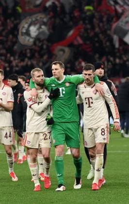 Konrad Laimer Bayern Muenchen , Goalkeeper Manuel Neuer Bayern Muenchen , Leon Goretzka Bayern Muenchen , v li , after the match 15 02 2025, Soccer 1 Bundesliga, 22 Matchday, Season 2024 2025 Bayer 04 Leverkusen FC Bayern München 0 0 Foto Weis Team2 DFL regulations prohibit any use of photographs as image sequences and or quasi video Leverkusen BayArena Nordrhein Westfalen Germany Team2