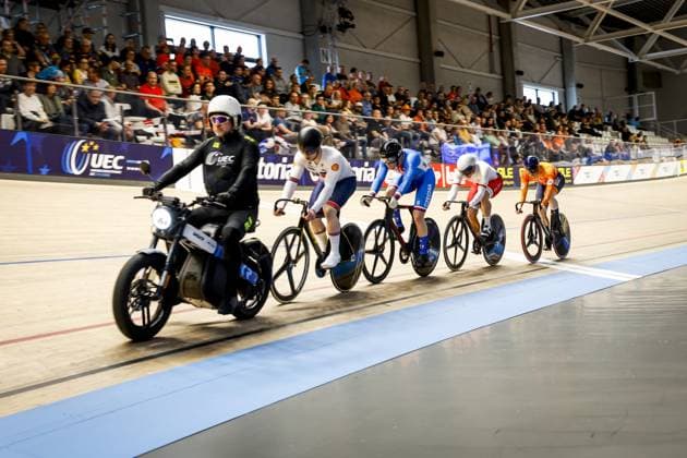 Radsport, Bahnrad-EM Zolder HEUSDEN-ZOLDER - Track cyclist Harrie Lavreysen (right) in action on the first round of the Keirin during the final day of the European Track cycling, Rad, Radsport, Bahnrad, Bahn championships in Belgium. ANP BAS CZERWINSKI xVIxANPxSportx xxANPxIVx 520124045 originalFilename: 520124045.jpg