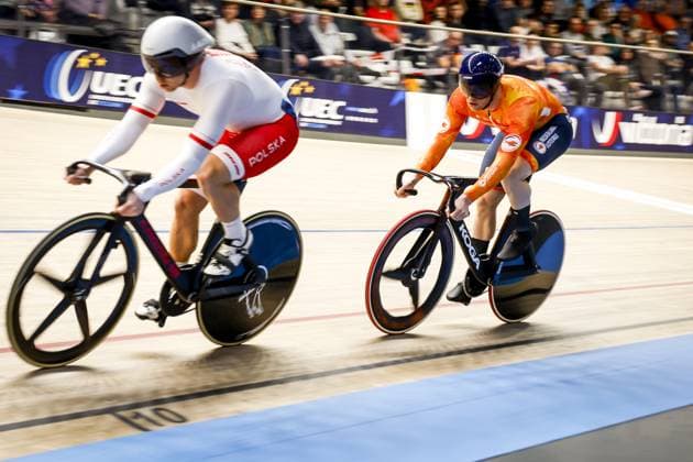 Radsport, Bahnrad-EM Zolder HEUSDEN-ZOLDER - Track cyclist Harrie Lavreysen (right) in action on the first round of the Keirin during the final day of the European Track cycling, Rad, Radsport, Bahnrad, Bahn championships in Belgium. ANP BAS CZERWINSKI xVIxANPxSportx xxANPxIVx 520124131 originalFilename: 520124131.jpg